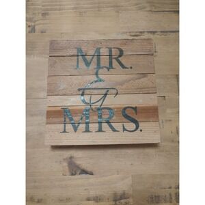 10x10 Wooden "Mr.&Mrs. Shelf Decor